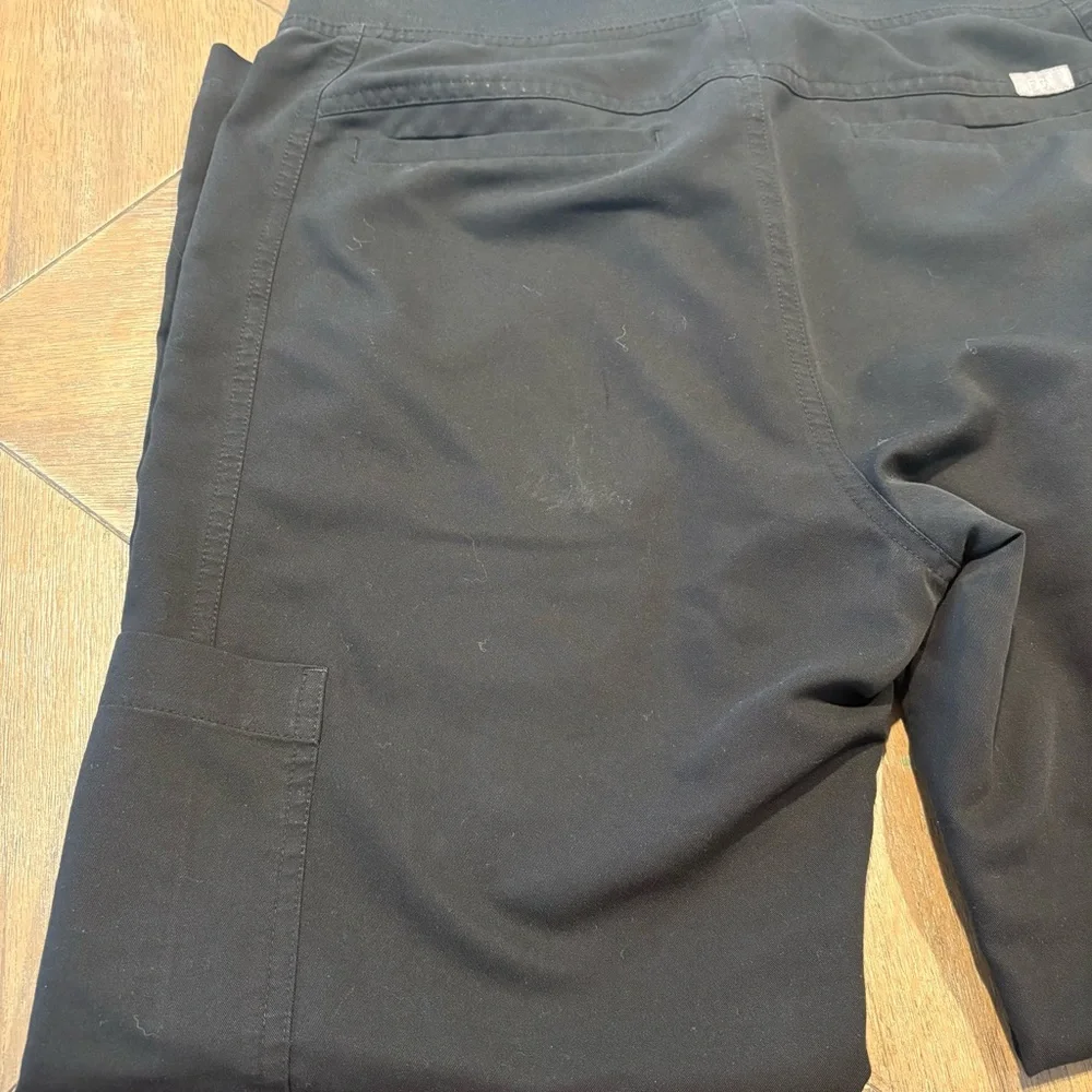 Figs Men's Black and Light Gray Cargo Scrub Pants Technical Collection Size S